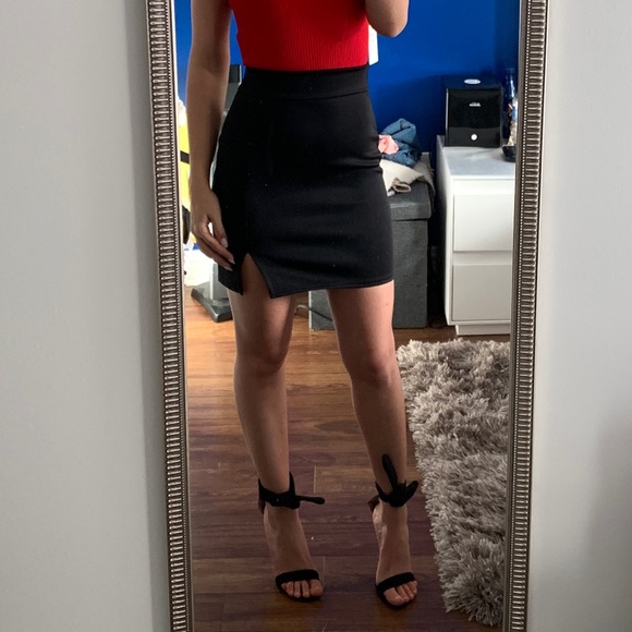 Beautiful front tie strappy-heels - Picture 1 of 2